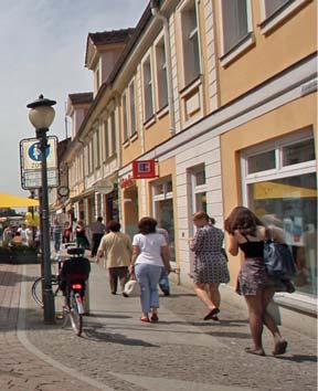 Brandenburger Straße is located between the Sanssouci Park and the Dutch Quarter and offers a relaxed shopping experience for the continually growing city of Potsdam (present population 60,000) and