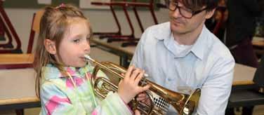 Tag der offenen Tür Musikschule zum Anfassen - Ausprobieren - Informieren - Anmelden Bei der Instrumentenrallye dürfen interessierte Kinder alle Instrumente nach Lust und Laune ausprobieren, daneben
