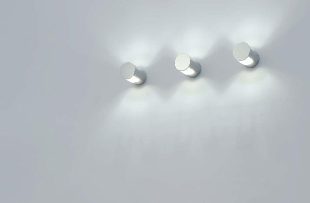 BELL WAND- / DECKENLEUCHTEN WALL / CEILING LAMPS Der handgearbeitete Korpus dieser hochwertigen Wandleuchtenserie in zeitloser Formensprache ist in Aluminium oder Porzellan erhältlich.