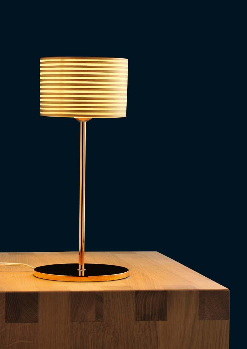 TJAO TISCH- UND STEHLEUCHTE TABLE AND FLOOR LAMP Jedes Exemplar dieser Porzellan-Tischleuchten mit handwerklich hergestellten Schirmen ist ein Unikat.