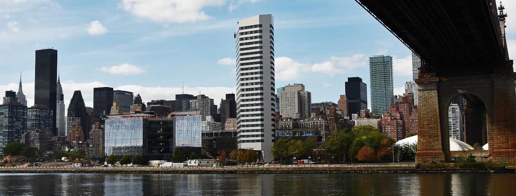 Dasselbe Gebäude mit seinen rund 86 Metern Höhe aus einer anderen Perspektive: Die 350 Bewohner von Cornell Tech können aus 26 Stockwerken den Blick auf die Skyline von Manhattan genießen.