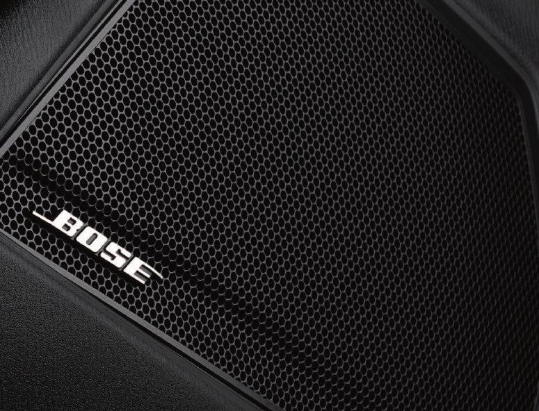 BOSE SOUND-SYSTEM Sports-Line über ein Bose Sound-System mit sieben Lautsprechern, die einen klaren, detailreichen Surround-Sound liefern.