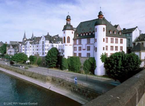13. Alte Burg Die Alte Burg wurde um 1185 gebaut.