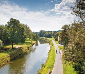 Die familienfreundliche, völlig ebene Tour führt entlang des Saarufers von Sarreguemines in Frankreich bis nach Konz, wo Saar und Mosel aufeinandertreffen.