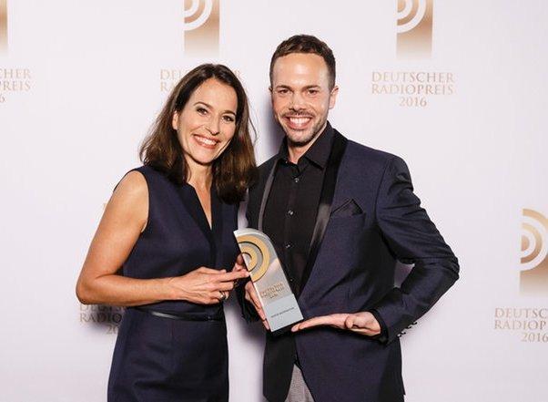 hr-info ist preisgekrönt Deutscher Radiopreis 2016 in der Kategorie Bester Moderator.