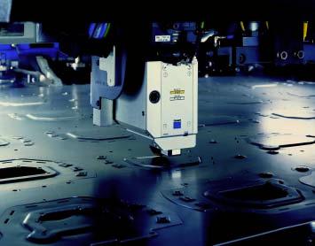Laserbearbeitung: Mit Abstand am besten Im Maschinenrahmen der TRUMATIC 6000 LASERPRESS ist ein TRUMPF Laser der jüngsten Generation integriert eine äußerst platzsparende Bauweise.