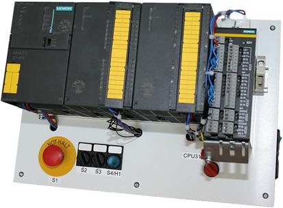 Gemeinsam werden beide Trainingskoffer zur Schulung und Akquisition des Antriebssystems SINAMICS S120 Vector Control und in Verbindung mit dem AOP30 zur Simulation von SINAMICS Schrankgeräten genutzt.