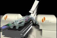 Abbildung 9: Niobe im Elektrophysiologie Labor: In Kombination mit einer monoplanen Röntgendurchleuchtung erlauben zwei grosse Magnete auf beiden Seiten des Untersuchungstischs die magnetische