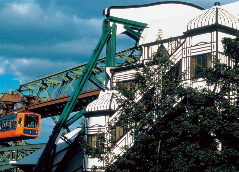 Wirtschaftliche Entwicklung Region Bergisches Städtedreieck Die Wuppertaler Schwebebahn Symbol einer der ältesten Industrieregionen Deutschlands.