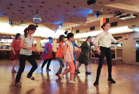 Treffpunkt Tanz Tanzen kann anstrengend sein. Aber Tanzen macht auch glücklich. Das ist Sport. Das ist gut, sagt Michael Kivic.