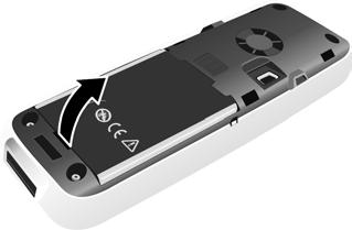 Erste Schritte Falls Sie den Akkudeckel wieder öffnen müssen, um das USB Datenkabel anzuschließen oder den Akku zu wechseln: Gürtelclip (falls montiert) abnehmen.