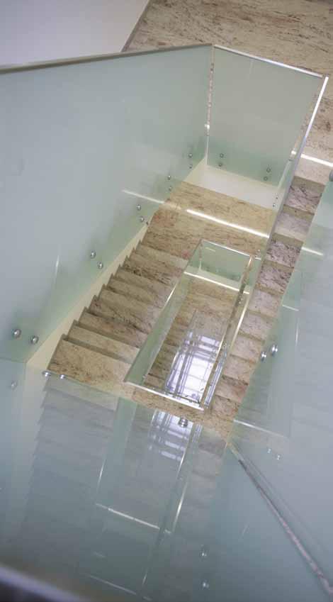 Glasbrüstungen Geländer aus reiner Glaskonstruktion gehören bei uns