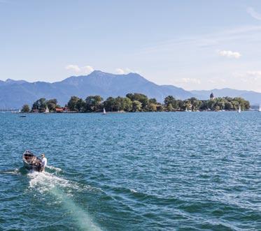 weiteren kleineren Seen gesegnet, die im Sommer echte Geheimtipps für Wasserratten sind.