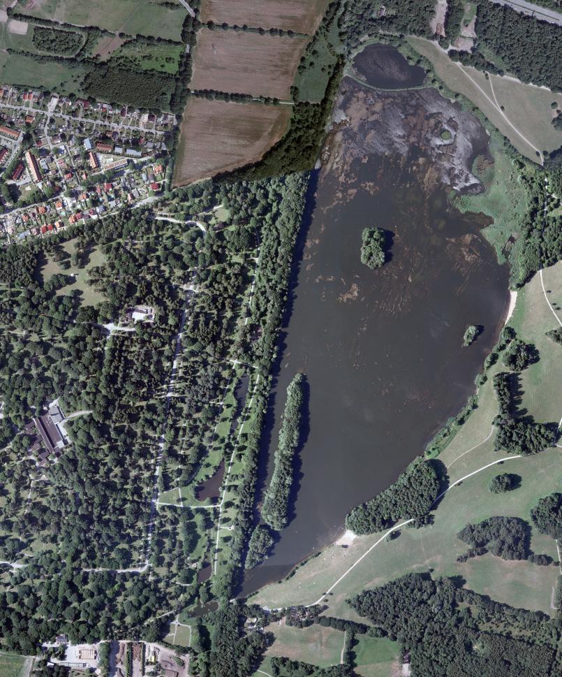 Luftbild Öjendorfer See Bezirk: Hamburg-Mitte Stadtteil: Billstedt Wasserfläche: 455.600 m² Maximale Tiefe: 3,4 m Freizeitnutzung: Badenutzung: Zwei Badestellen (Nord und Süd).