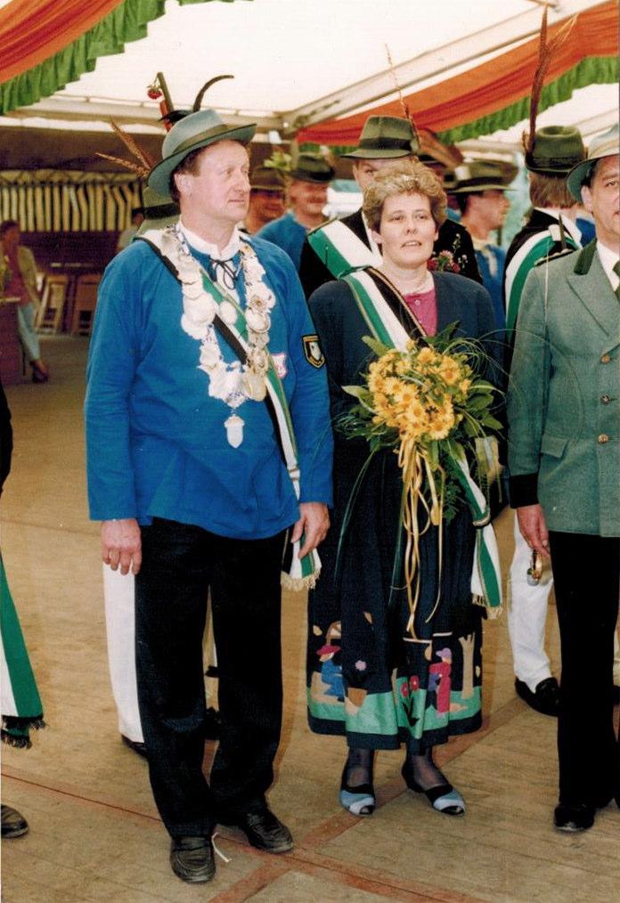 Grußworte 25-jähriger Jubelkönig Königspaar 1991 Wolfgang und Ulla Gebauer 25 Jahre sind eine lange Zeit, aber wir erinnern uns auch heute noch gerne an den 30.