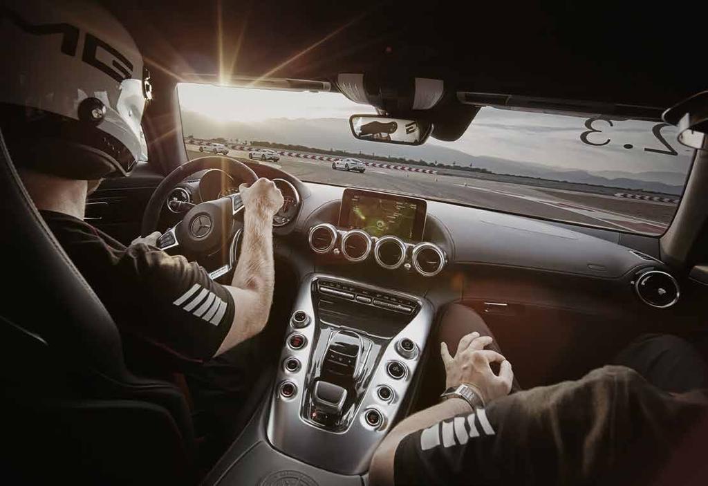 Mit dem AMG Customer Sports Programm bietet AMG die Plattform für professionellen Motor sport und mit dem Mercedes-AMG GT3 einen eigens hierfür konzipierten Rennwagen.