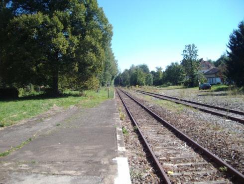 1. Bahnhof Altshausen, Gleis 5 Hierbei handelt es sich um eine Altanlage, die 2010 reaktiviert worden ist. Höhe Bahnsteig: zwischen 23 und 25 cm über Schienenoberkante (SOK), Länge Bahnsteig: ca.