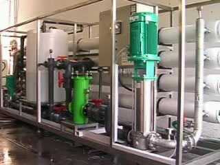 Wasseraufbereitung Brackwasserentsalzung Umkehrosmose zur Brackwasserentsalzung im Testlauf Kapazität 480 m³/tag Betriebsdruck 15-20 bar