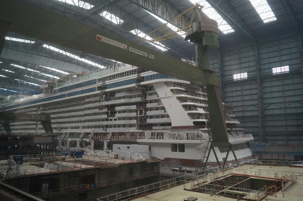 Bremen-Bremerhaven-Hamburg 4 Diese Art des Schiffbaus ermöglicht der Meyer Werft an zwei Schiffen gleichzeitig zu bauen.