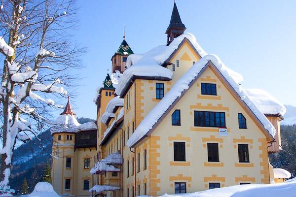 Winterliche Traumhochzeit in der stillen Zeit des Jahres Eine Hochzeit muss nicht immer nur im Frühling oder im Sommer stattfinden.