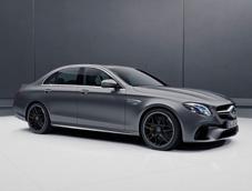 P90 S S E 63 4MATIC+: AMG Frontschürze im Jet-Wing Design mit Frontsplitter in Wagenfarbe, zwei Lamellen in Schwarz jeweils in den äußeren Lufteinlässen, Flics in Hochglanzschwarz; AMG