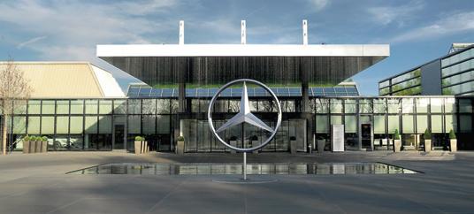 Fahrzeugabholung. Mercedes-Benz Kundencenter Sindelfingen Bei uns hat Kundennähe Tradition. Bereits seit 1953 bietet Ihnen das Werk Sindelfingen die Möglichkeit, Ihren neuen Mercedes abzuholen.