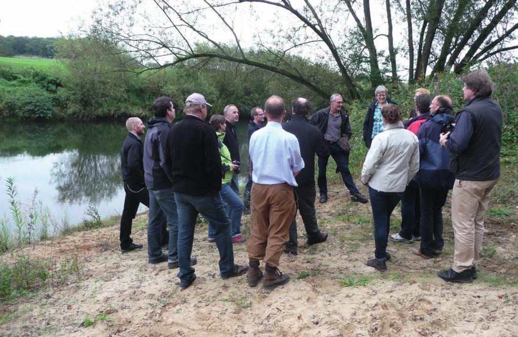 Diskussion an der renaturierten Lippe in Schermbeck, Flussreise Lippe und Zuflüsse Um die Regierung zu überzeugen, am Konzept der grünen Korridore festzuhalten, haben wir die Flusslandschaften-Studie