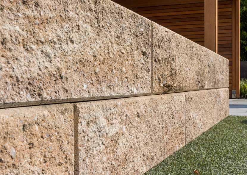 GRANBLOCK Stützwandsystem Formschlüssige Verbindung GRANBLOCK ist ein großformatiges, massives Mauer- und Stützwandsystem als Schwergewichtswand mit bruchrauen Sichtflächen.