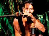 Indianer mit Blasrohr Seit etwa 100 Jahren wird der Regenwald zunehmend besiedelt und intensiv genutzt zur Gewinnung und