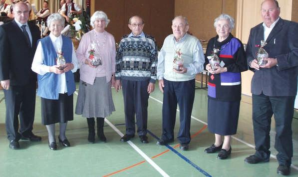 angebracht. Eine gut besuchte schöne Seniorenfeier erlebten unsere Seniorinnen und Senioren am 1. Advent.