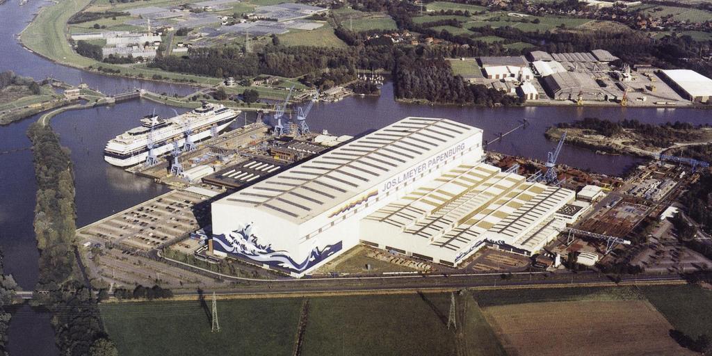 9 Geschichte der Werft 1987 Das erste überdachte Baudock