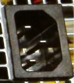 Bei Steckern mit Schraubverriegelung (z.b VGA, DVI) sind die Schrauben nur leicht anzuziehen, so daß sie jederzeit leicht ohne Werkzeug wieder gelöst werden können.