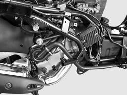 SONSTIGE ARBEITEN Ausbau des Motors Anmerkung: Zur Demontage von Zylinderkopf und Zylinder die Antriebseinheit entfernen.