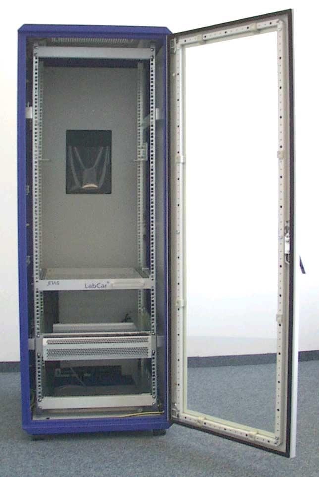 1 Überblick Das ES4031 Rack System ist ein Schaltschranksystem der Größe 33 HE. Es bietet Platz für ein komplettes LabCar System bestehend aus einer Signalbox, Lastbox und einem Trennadapter.