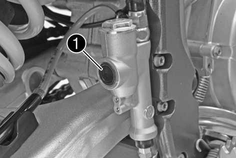 13/BREMSANLAGE 83 15.10Bremsflüssigkeitsstand der Hinterradbremse kontrollieren Warnung Unfallgefahr Ausfall der Bremsanlage.