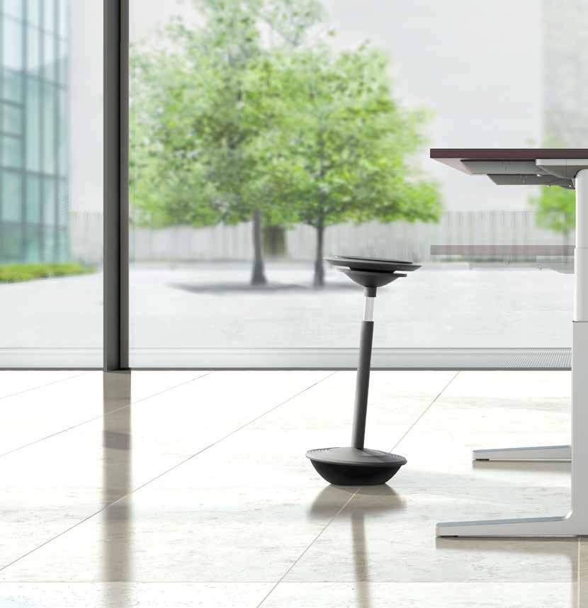 VARIO CHANGE ist ein moderner Sitz-Steh- Tisch, bei dem Gestaltung, Material und Konstruktion herkömmlicher höhenverstellbarer Gestelle neu gedacht wurde.