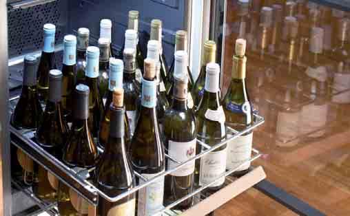 So können Champagner, Weißweine und Rotweine bei der jeweils perfekten Genusstemperatur gemeinsam in einem Gerät gelagert werden.