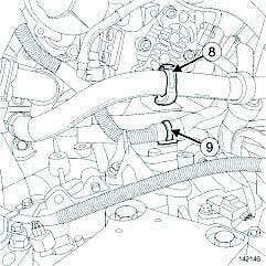 Automatikgetriebe: Ausbau - Einbau M9R, und AJ0 a Ausrasten: - den Schlauch zwischen