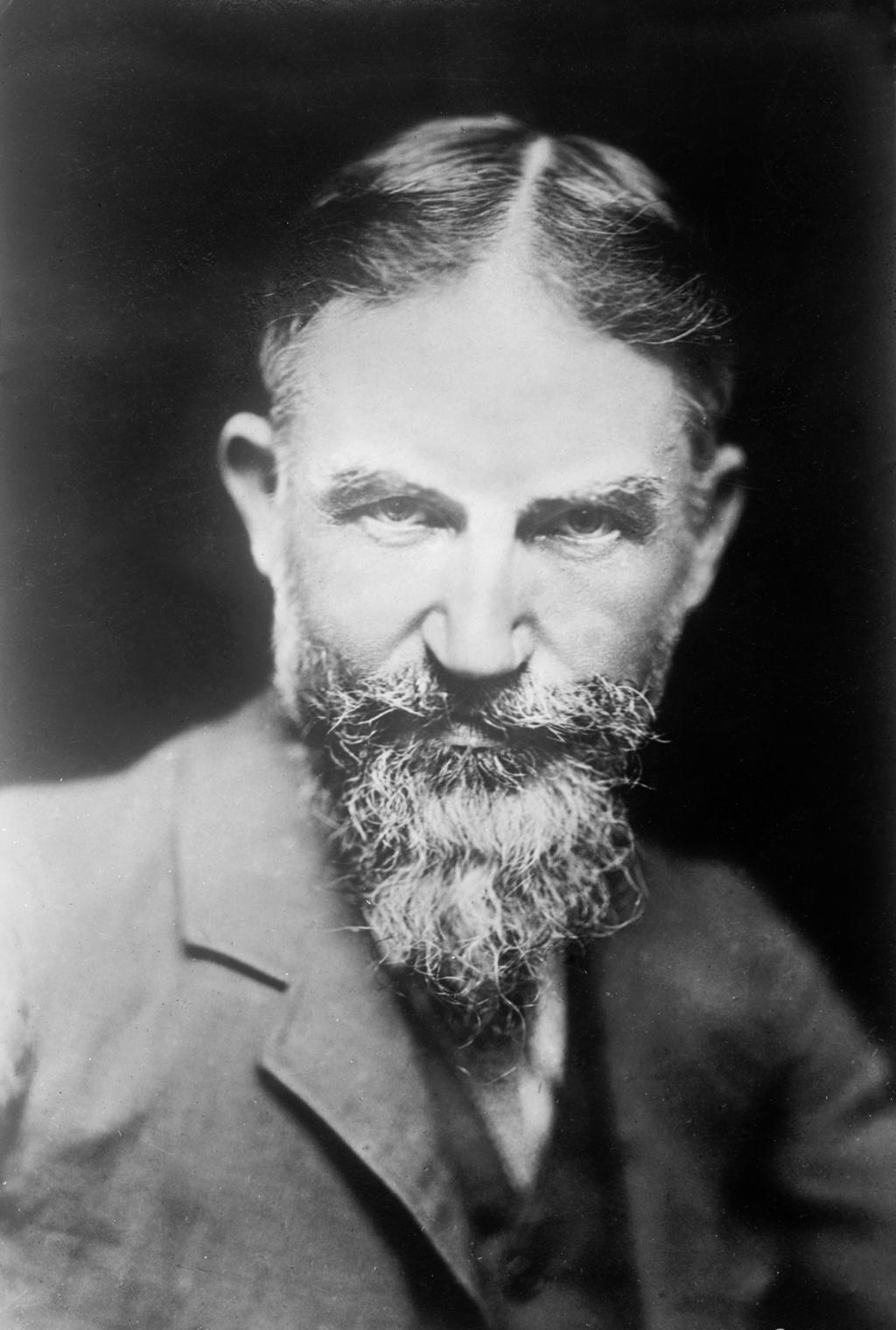 Slika 1 George Bernard Shaw (1856 1950) na sliki, posneti okrog leta 1900,