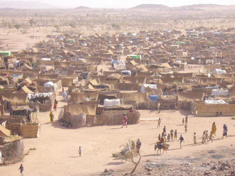Zum Abschaum der Welt geworden Flüchtlingslager bei Dafur/Tschad Ich glaube nämlich, Gott hat uns Apostel auf den letzten Platz gestellt, wie Todgeweihte; denn wir sind zum Schauspiel geworden für