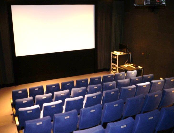KINOSAAL IM PS-ZWO Kinosaal Grundriss Das hauseigene Kino des PS-ZWO wird für
