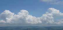 Dabei ist die Richtung der tiefen Wolken mit der Richtung der höheren Wolken zu vergleichen. Ziehen die hohen Wolken mehr nach links, so ist dies ein Zeichen für die Annäherung kalter Luft.