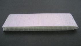 Eine coextrudierte UV-Schutzschicht auf der Außenseite sichert die günstigen Materialeigenschaften.