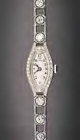 6455 Herrenarmbanduhr der Marke CERTINA Newport, Edelstahl und 14K GG Rechteckiges Uhrengehäuse, Nr. 129 3926 40, verziert mit total 30 Brillanten/Diamanten von zus. ca. 0.25 ct., Quarz.