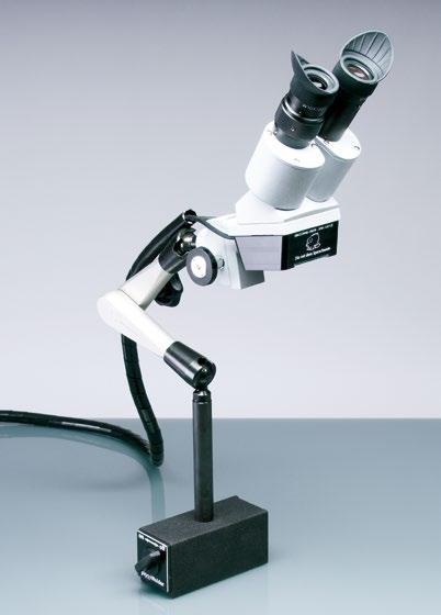 3. Das piggywelder Mikroskop Das 10-fach Mikroskop ist schnell eingerichtet. Das eingebaute LED-Licht leuchtet den gesamten Schweißbereich gleichmäßig aus.