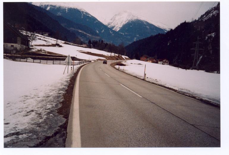 Eine Lebensdauer von 40 Jahren ist realistisch, wenn die Betondecke Foto Mölltal - Bundesstraße richtig