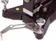 Schnellwechselanschluss, beidseitig auf Schlitten montierbar, mit integriertem Schlüssel für die Rändel-Stellschrauben
