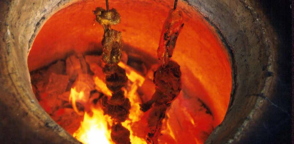 Tandoori Khajana Grillspezialitäten Tandoori grilled specialties Khajana Diese Gerichte werden in dem berühmten Holzkohle Lehmofen aus Indien zubereitet.