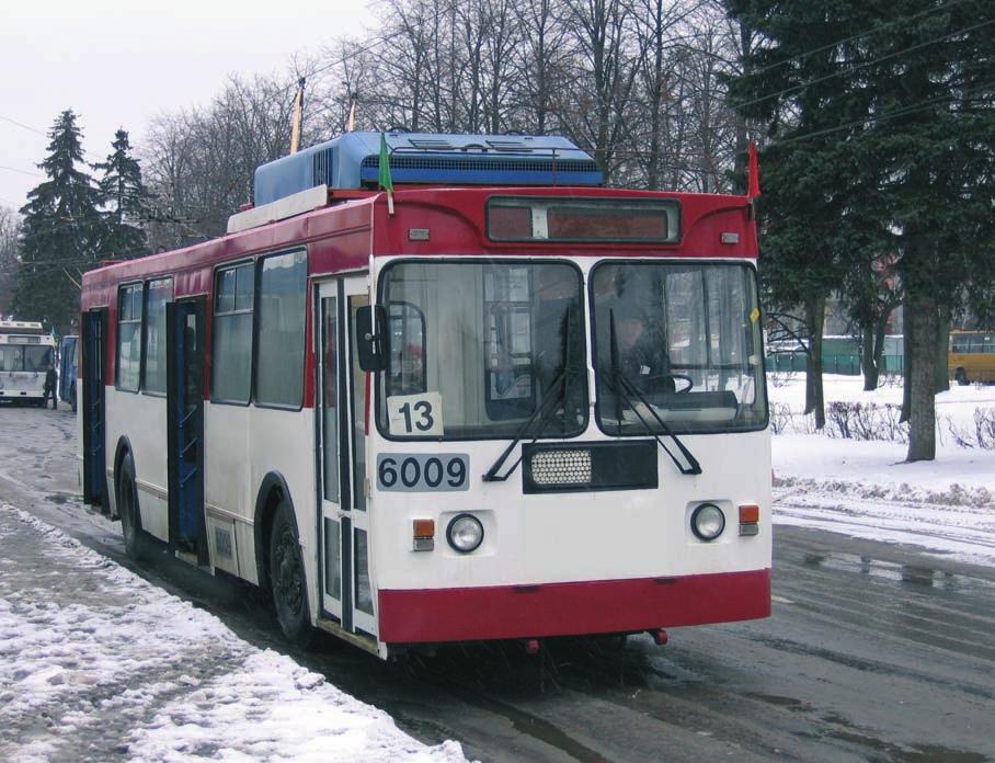 Winterreifen für Lkw und Busse Jedes Jahr zur Winterzeit die gleichen Nachrichten: Querstehende Lkw haben ein Verkehrschaos verursacht.