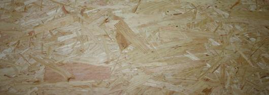 OSB -Platten OSB = Oriented-Strands-Board, für die unterschiedlichsten Anwendungsgebiete im Holzbau.